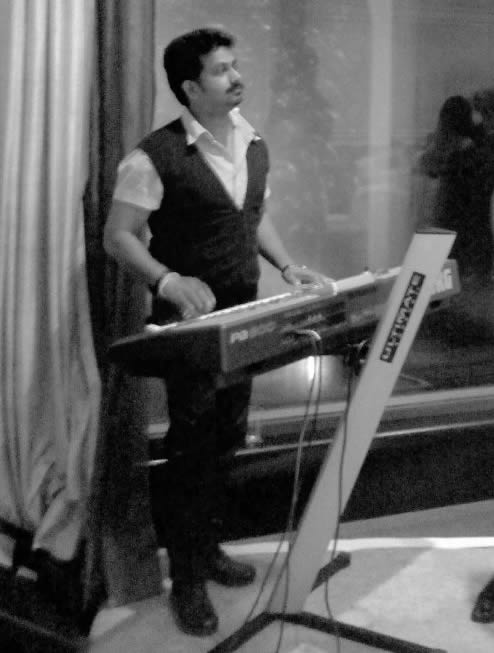 indian keyboard player agra